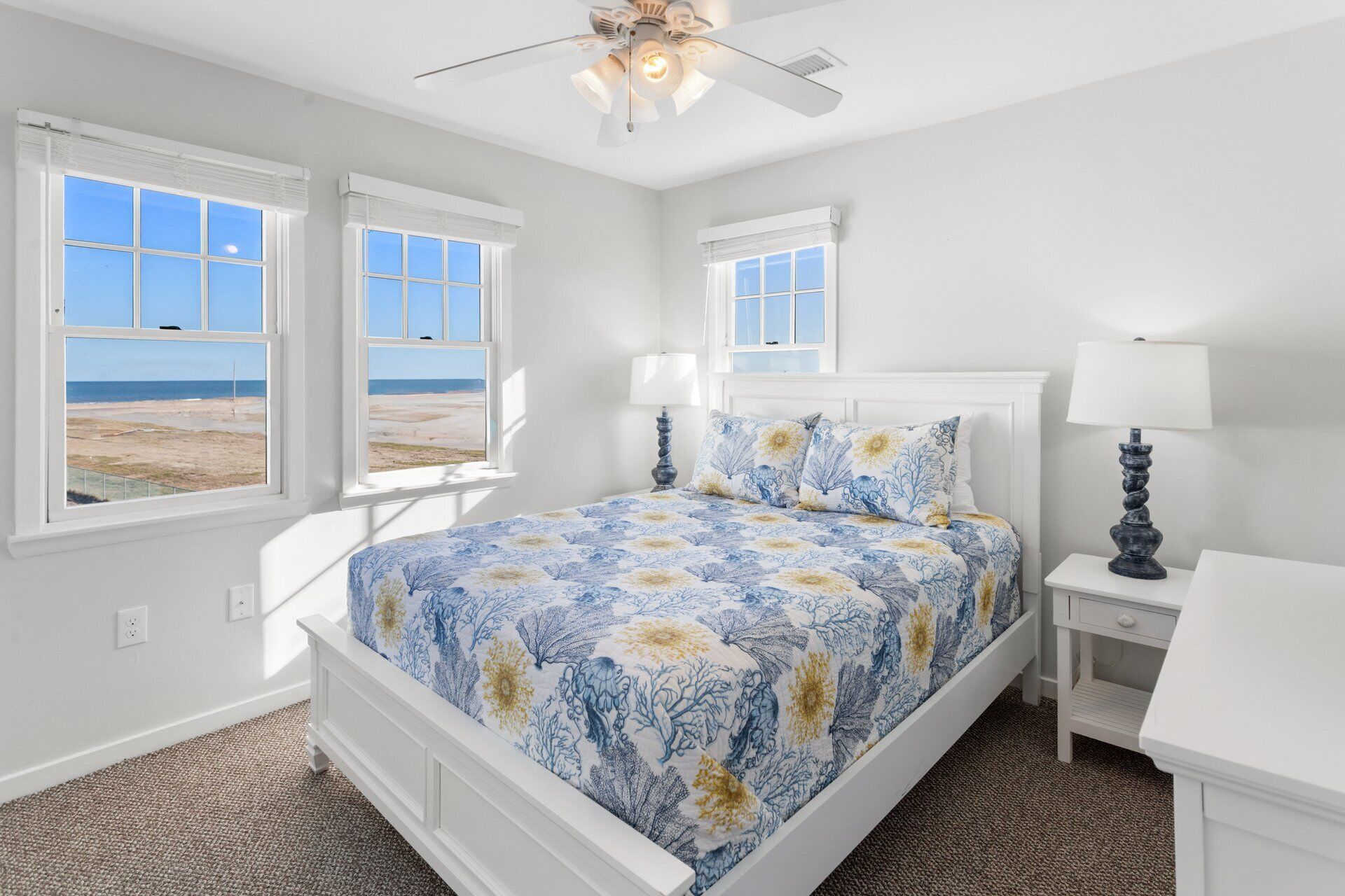 Fer et planche à repasser, Wi-Fi gratuit, draps fournis