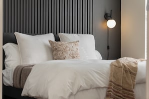 3 habitaciones, escritorio, tabla de planchar con plancha y wifi gratis