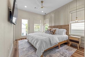 3 bedrooms, desk, iron/ironing board, free WiFi - Upscale Houston 3BR I Gated Parking I EV Charger I Ideal for Groups I Extended (Houston)
