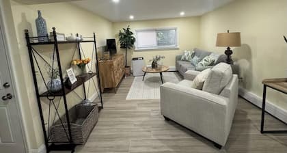 Cozy 1-bedroom apartment in charming Shirley with private entrance