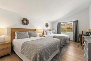 1 bedroom, iron/ironing board, free WiFi, bed sheets - Updated Villa w/ Resort Amenities + Holistic Body Services Villa 3021-Q (Midway)