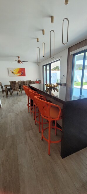 Interior - Beach house in Bertioga, with a gourmet area, swimming pool and reflecting pool. (Bertioga)