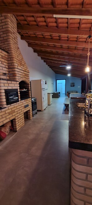 Interior - Beach house in Bertioga, with a gourmet area, swimming pool and reflecting pool. (Bertioga)