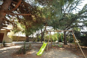Children’s area - The olive tree - STE-MARIE-LA-MER (STE-MARIE-LA-MER)