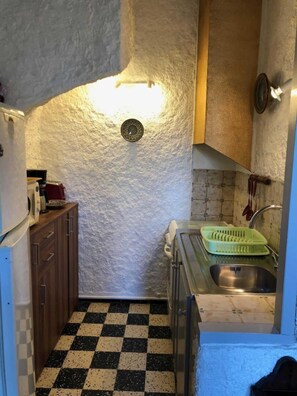 Microwave - The olive tree - STE-MARIE-LA-MER (STE-MARIE-LA-MER)