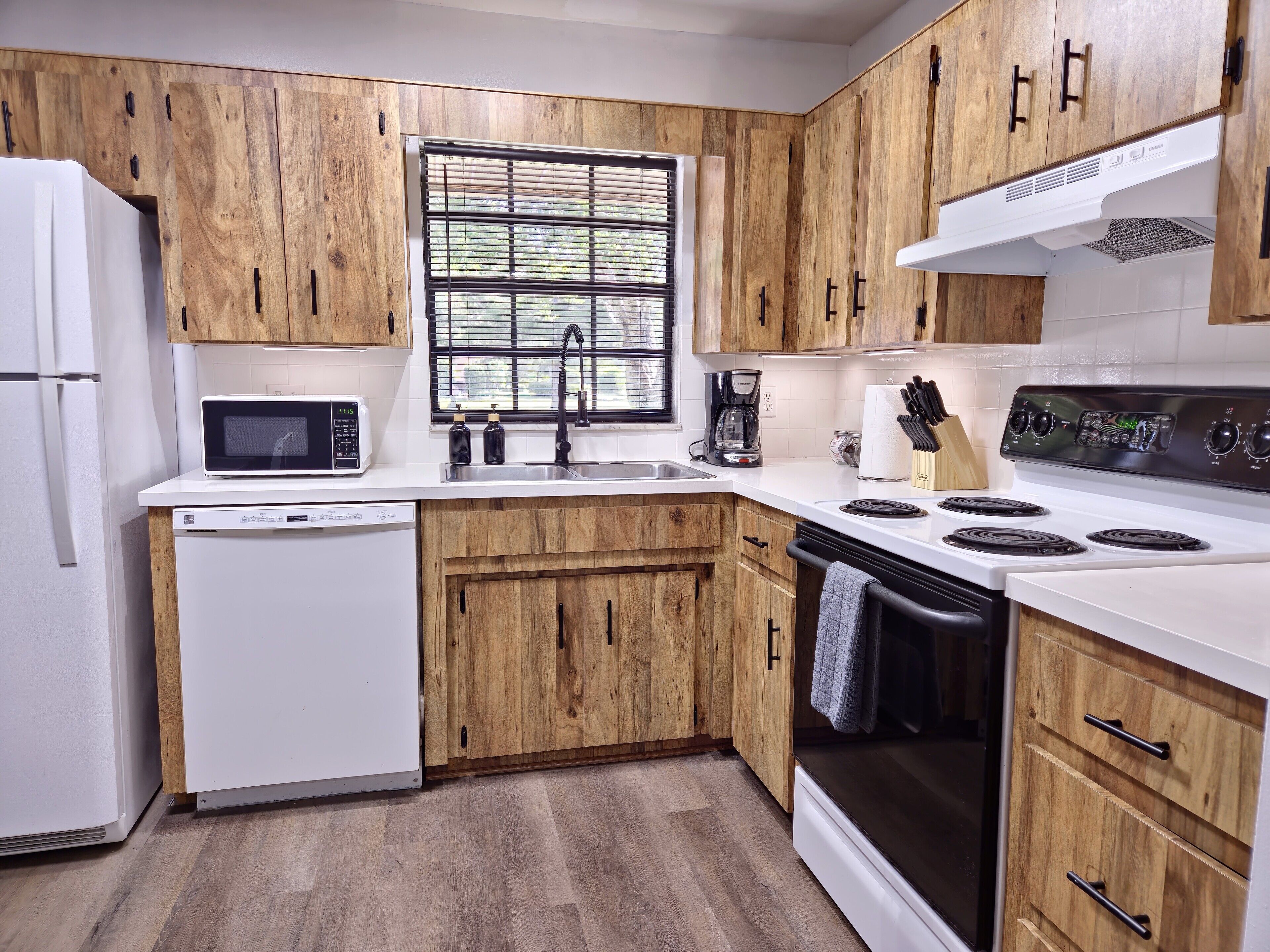 微波炉、烤箱、炉灶、洗碗机