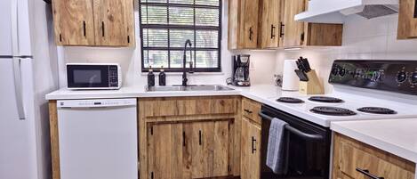 Mikrowelle, Ofen, Herdplatte, Geschirrspüler