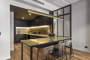 Coffee/tea maker, fridge, microwave, oven - The Anzac Retreat - Boutique Executive Sanctuary (Auckland City)