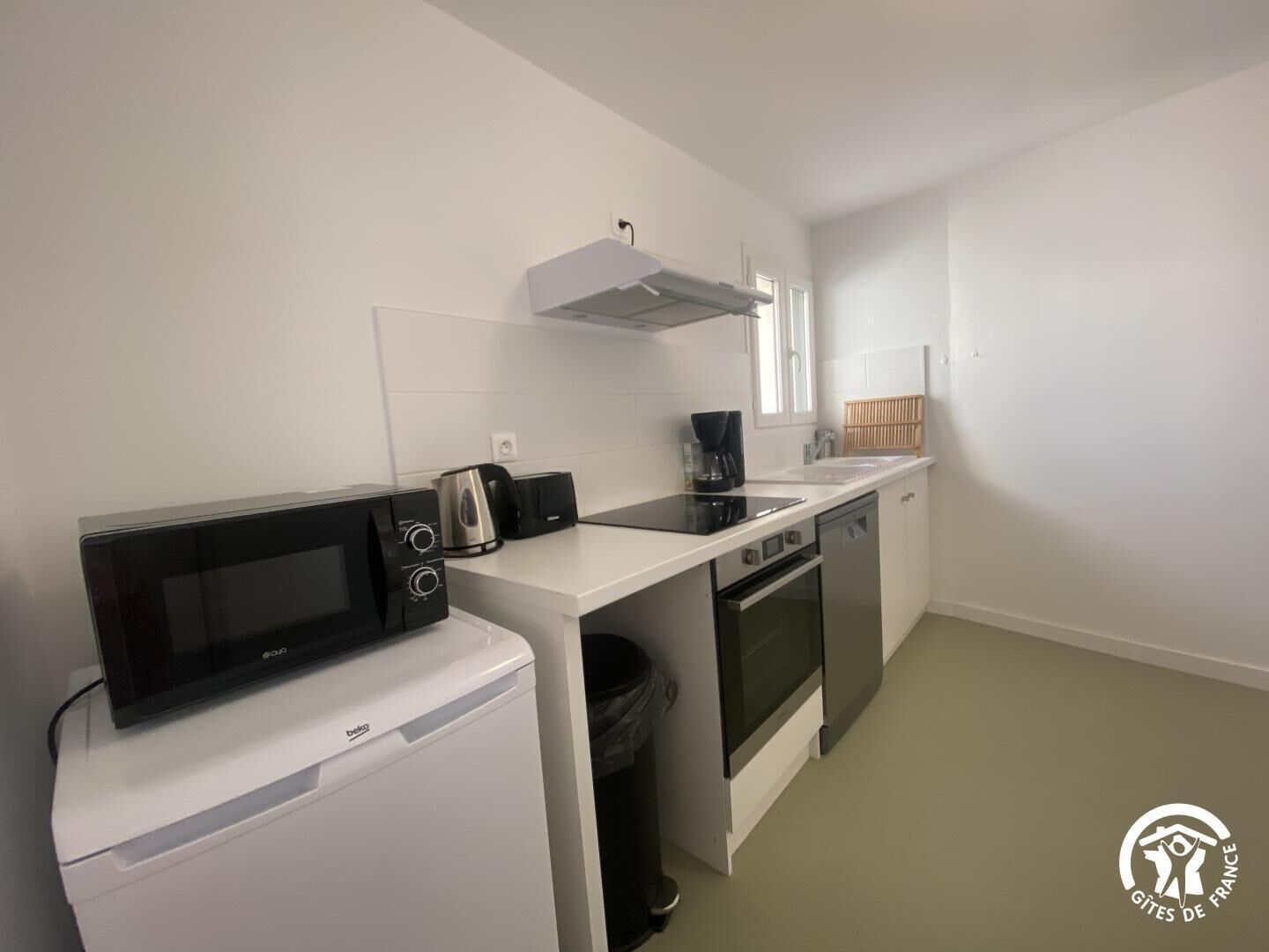 Kjøleskap, mikrobølgeovn, ovn og oppvaskmaskin