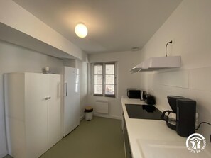 ثلاجة، ميكروويف، فرن، غسالة أطباق