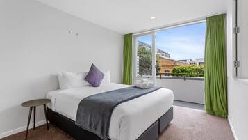 3 bedrooms, desk, iron/ironing board, WiFi