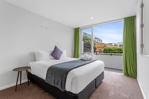 3 bedrooms, desk, iron/ironing board, WiFi