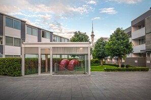 Exterior - QV Stays Modern Spacious Multi-Level Townhouse (Auckland)