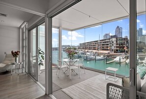Interior - QV Stays Waterfront Grandeur at Lighter Quay (Auckland)