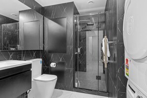 Hair dryer, towels - QV Stays Viaduct Harbour Elegance (Auckland)