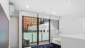 Unclassified image, 2 of 38, button - Compact Apartment in the Heart of Lighter Quay (Auckland)