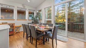 A dining area with a wooden table, chairs, and a plant. - Abode at Sawtooth, chef's kitchen, sleeps 10, near ski resort (Sun Valley)