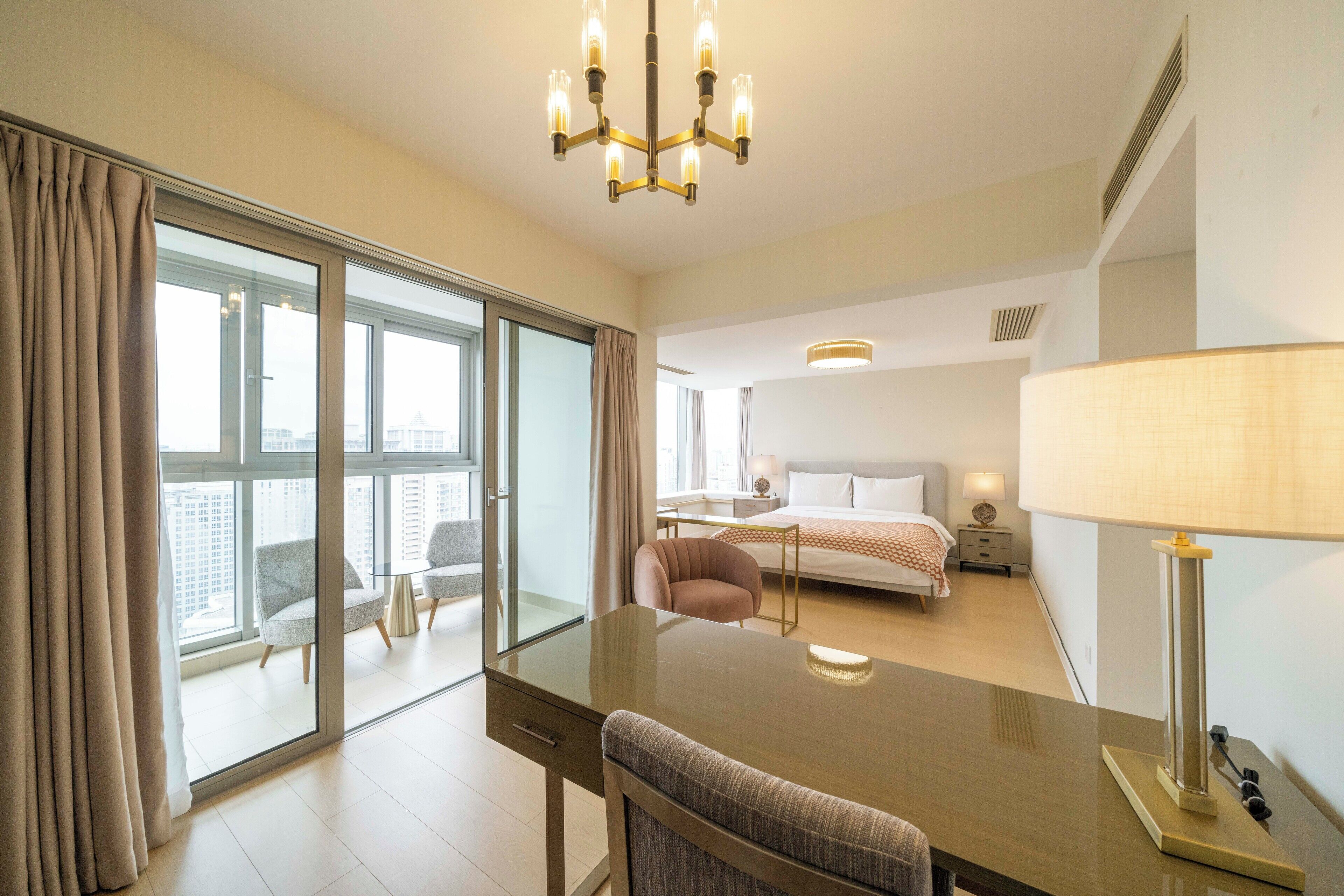 Departamento superior, 3 habitaciones, balcón, vista a la ciudad | Cortinas blackout, tabla de planchar con plancha y wifi gratis 