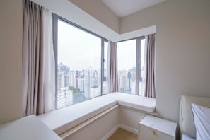 Departamento superior, 3 habitaciones, balcón, vista a la ciudad | Cortinas blackout, tabla de planchar con plancha y wifi gratis