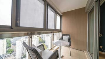 Departamento superior, 3 habitaciones, balcón, vista a la ciudad | Vista desde la habitación