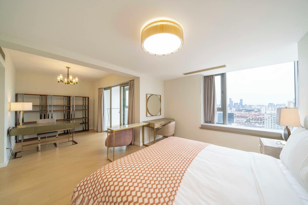 Departamento superior, 3 habitaciones, balcón, vista a la ciudad | Cortinas blackout, tabla de planchar con plancha y wifi gratis