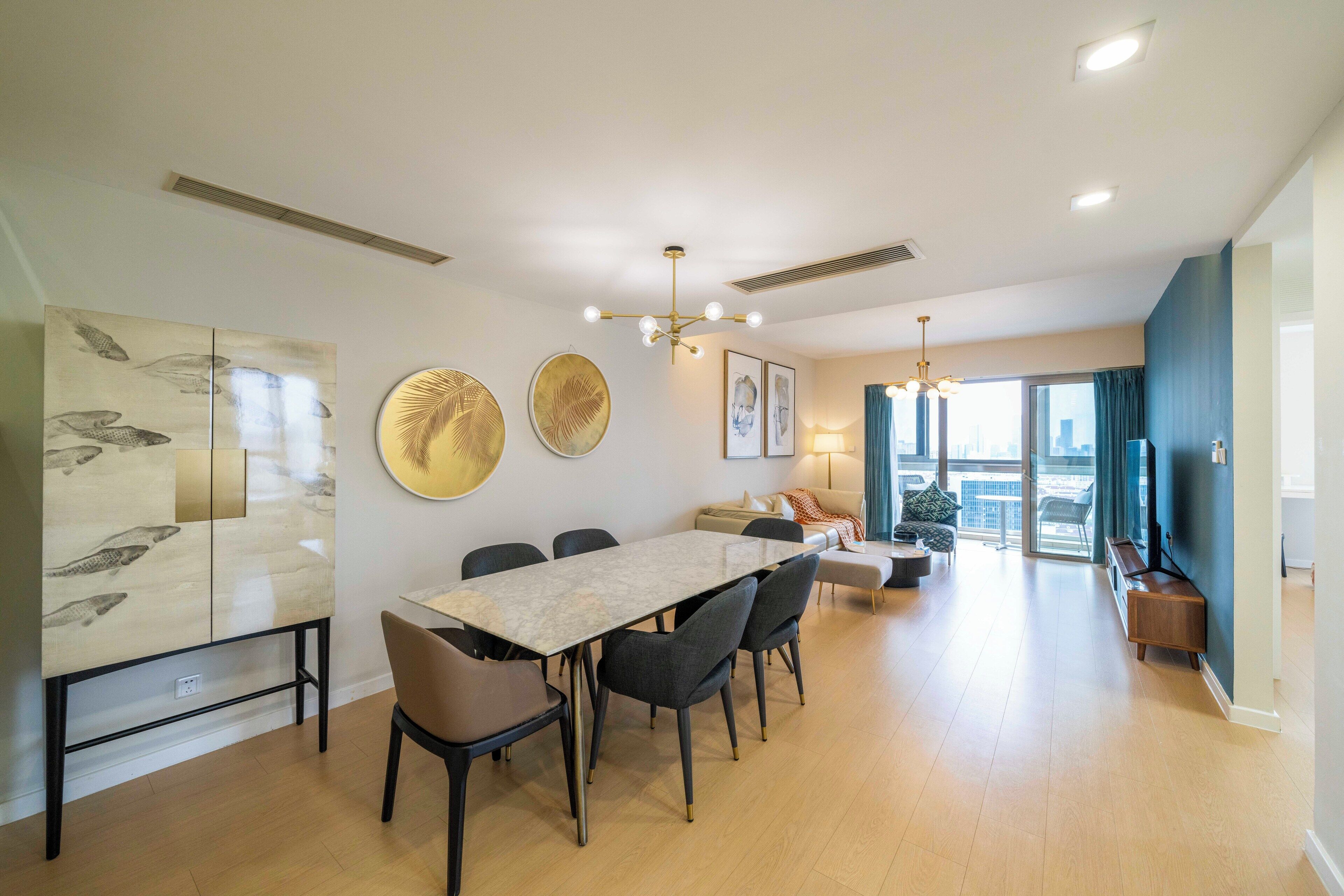 Superior Apartment, 3 Bedrooms, Balcony, City View | Living room | Smart TV