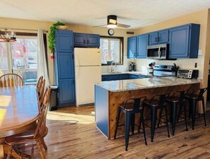 Fridge, microwave, oven, stovetop - Hot Tub with Views • Game Room • Fire Pit (Albrightsville)