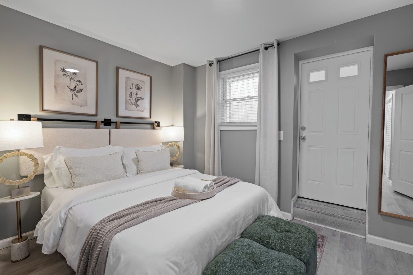 Silitysrauta/-lauta, Wi-Fi, vuodevaatteet