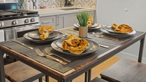 Microondas, horno, placa de cocina