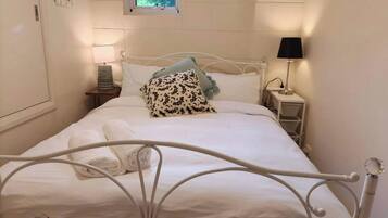 Strykjärn/strykbräda, wi-fi och sängkläder