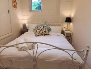 Silitysrauta/-lauta, Wi-Fi, vuodevaatteet