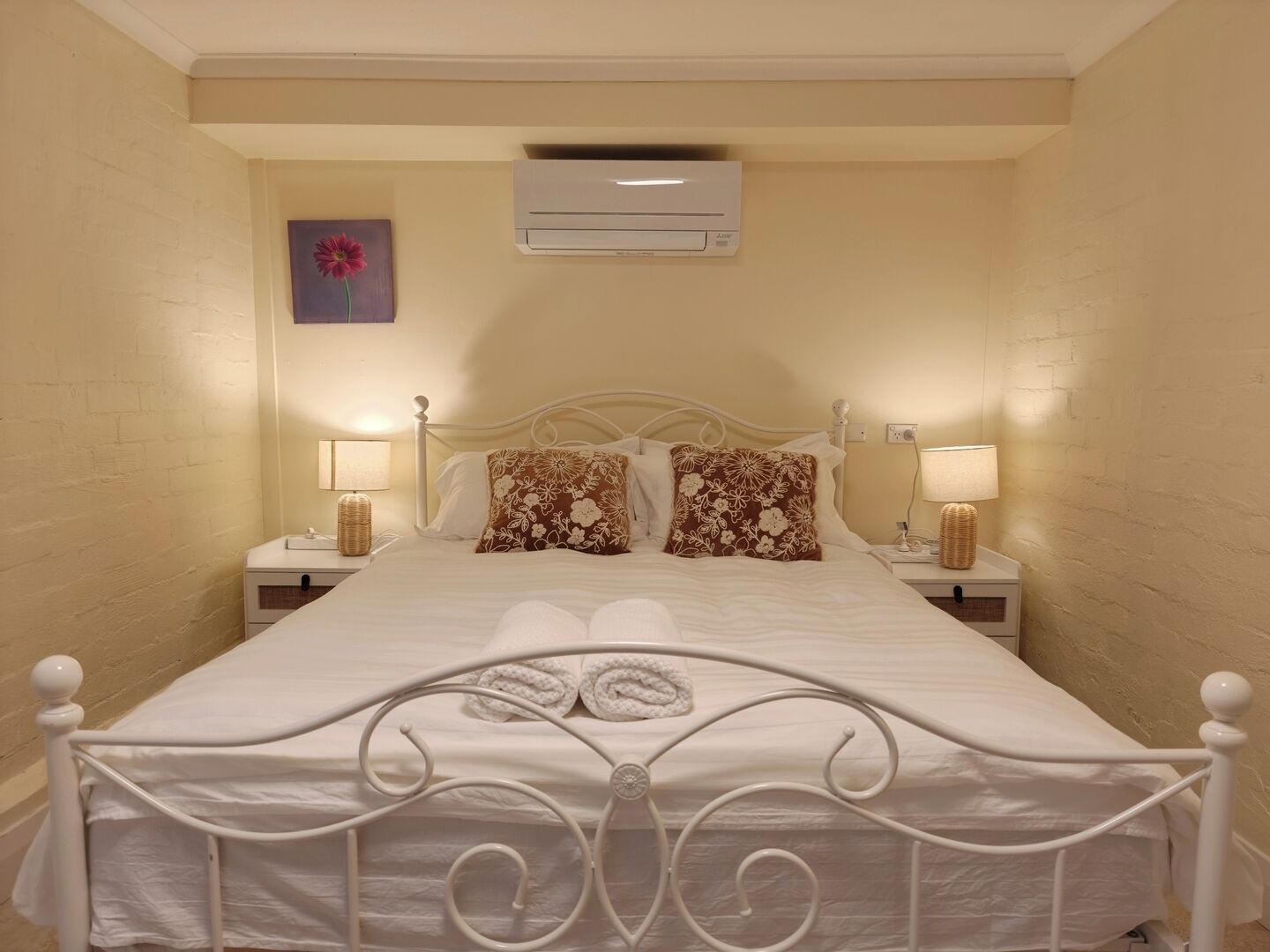 Iron/ironing board, WiFi, bed sheets