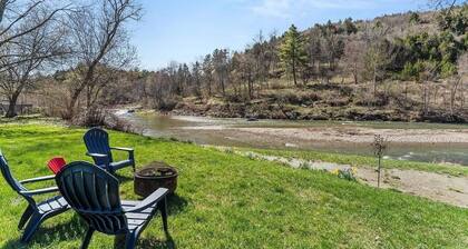 Entire riverfront home near Sugarbush & Stowe, family friendly, 2bed 1.5 bath