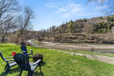  Mad River Valley riverfront retreat with sauna, swimming access, pooltable