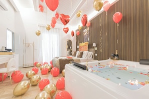 Luxury Room- second floor | Frette Italian sheets, premium bedding, down duvets, pillow-top beds - Boutique teatro b&b  (Foggia)