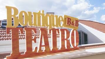 Comfort-Doppelzimmer, 1 Schlafzimmer, Balkon, Stadtblick | Terrasse/Patio