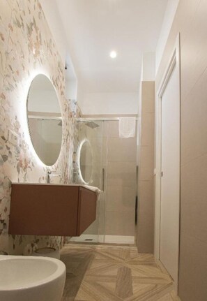 舒适双人房, 阳台 | 浴室 | 淋浴设施、免费洗浴用品、吹风机、拖鞋