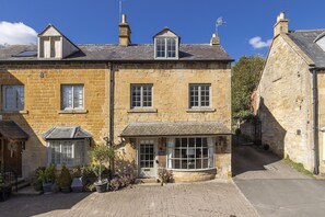 Exterior - Beautifully presented dog friendly holiday cottage with a roof terrace - Pilgrim Cottage (Blockley)
