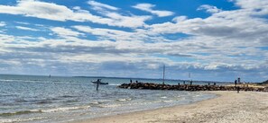 Beach - Casa Mar, where the scent of the sea meets pure relaxation. (Carrum)