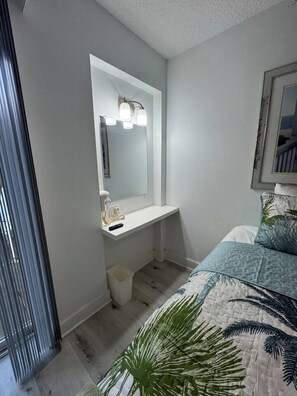 2 bedrooms, in-room safe, desk, iron/ironing board