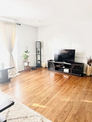 Interior - Soothing 4-bedroom 3.5-bath townhome in Annandale, VA (Annandale)