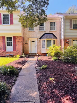 Exterior - Soothing 4-bedroom 3.5-bath townhome in Annandale, VA (Annandale)