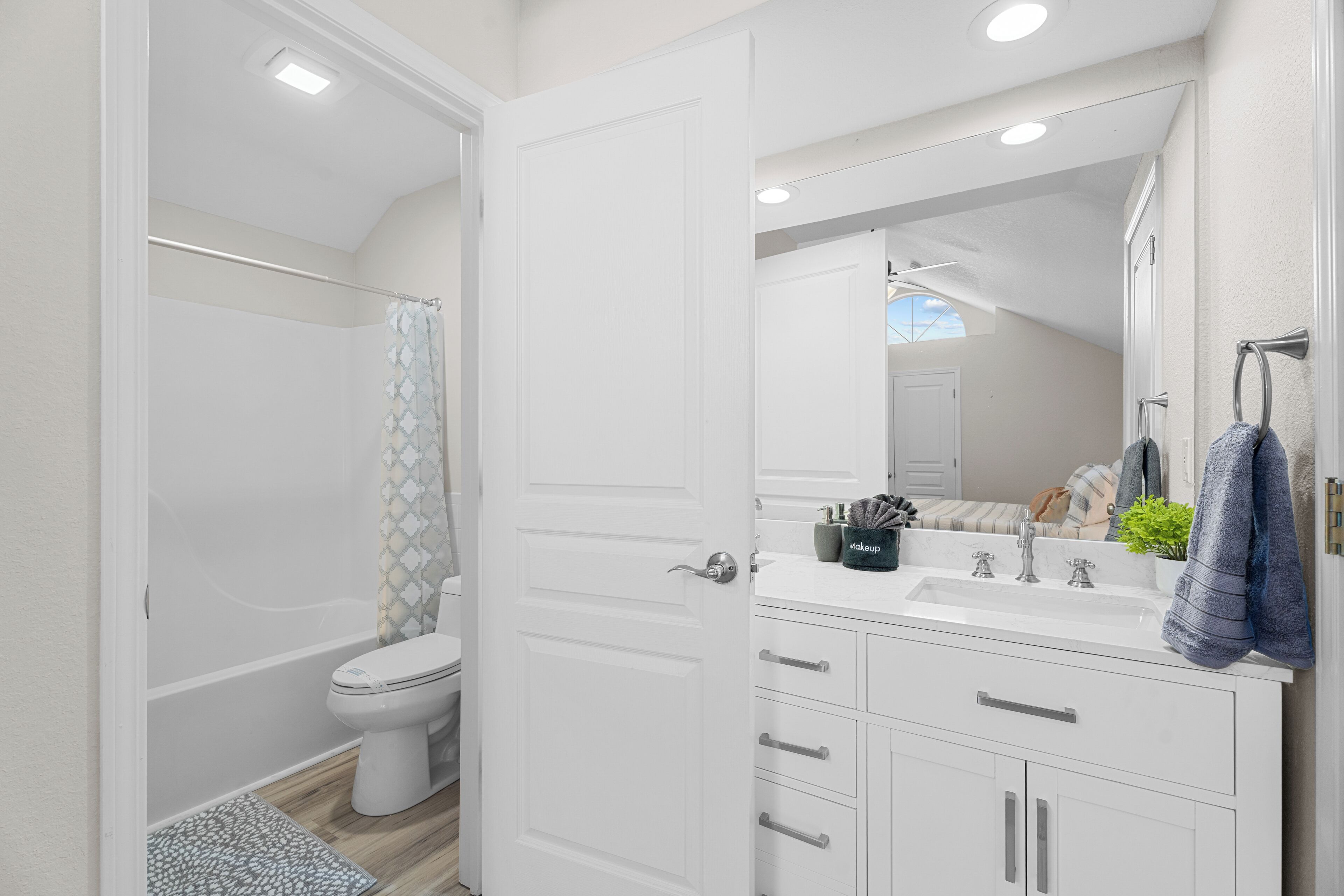 Shower, jetted tub, hair dryer, towels