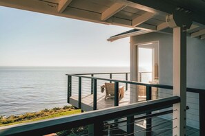 Property grounds - Ocean Views Stun at this Coastal Water's Edge Home (Santa Barbara)