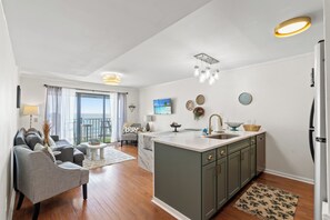 Interior - JUNE ONLY SPECIAL Cozy Oceanfront Condo in Surfside Beach (Surfside Beach)