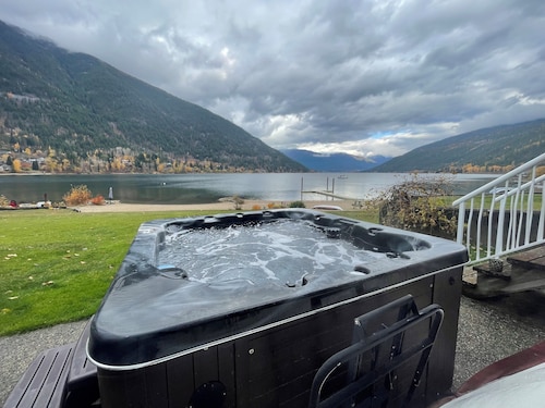 Lakefront Retreat 2 bedroom sleeps 6, hot tub and private beach.