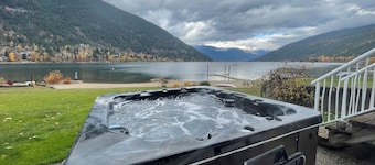 Lakefront Retreat 2 bedroom sleeps 6, hot tub and private beach.