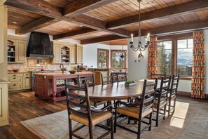 Dining - Fore Seasons Lodge | Pole Creek Golf Course | Private Hot Tub | Sleeps 16! (Tabernash)