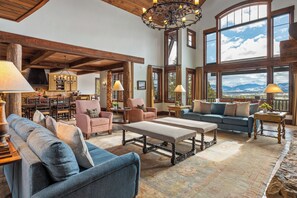 Smart TV, fireplace, books, stereo