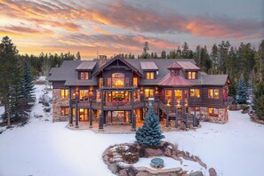 Exterior - Fore Seasons Lodge | Pole Creek Golf Course | Private Hot Tub | Sleeps 16! (Tabernash)
